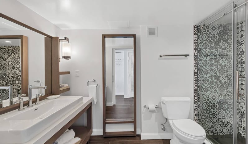 Bakers Cay - Hammock Wing - Washroom